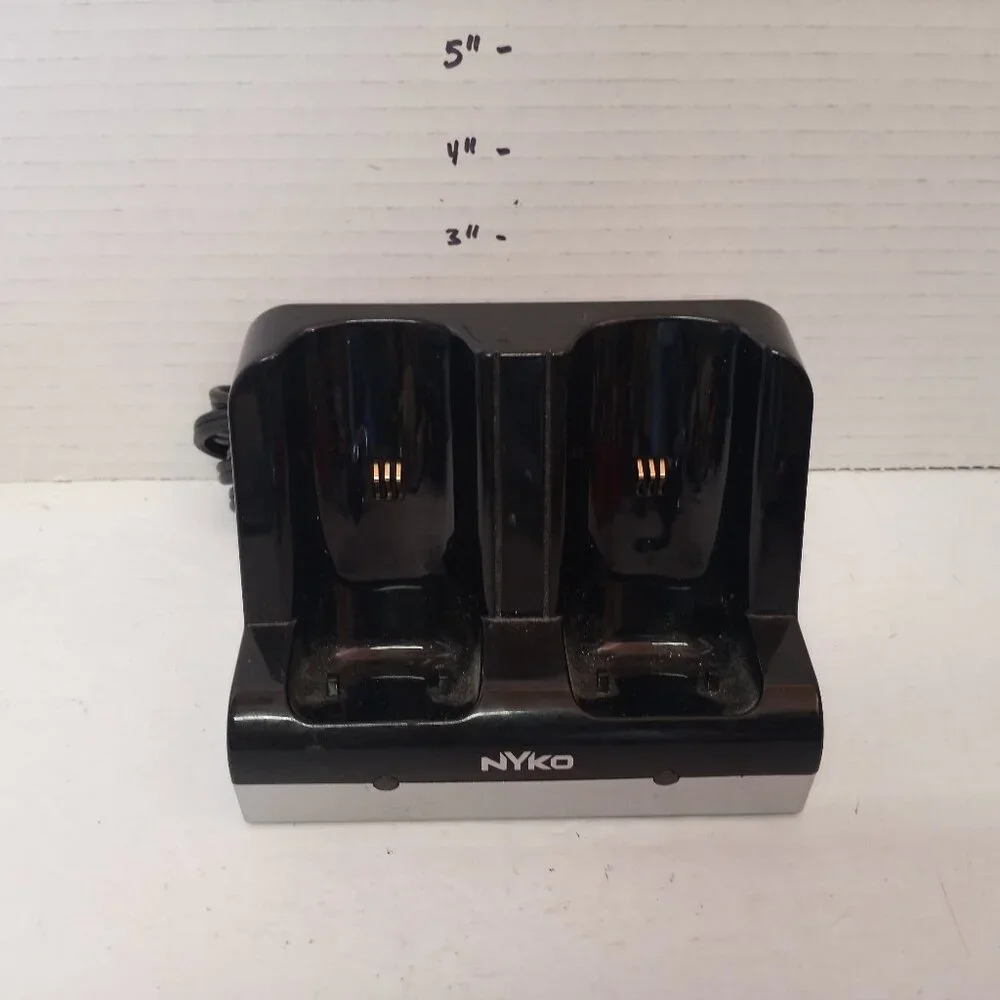 Nyko Nintendo WII Controller Wiimote Charging Station Model 87016-A50